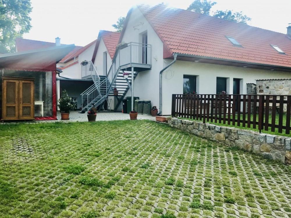 Ubytovani Na Hrazi Stankov  Kamer foto